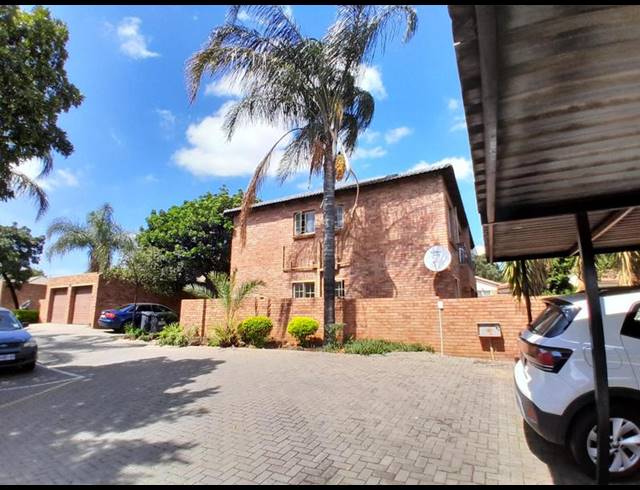 2 BEDROOM APARTMENT FOR SALE IN HEUWELSIG ESTATE